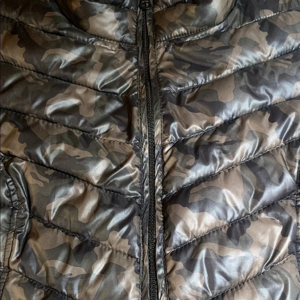 Dark Camouflage Army Quilted Zip Puffer Vest S Street Preppy Grunge Cozy INC - Picture 8 of 8